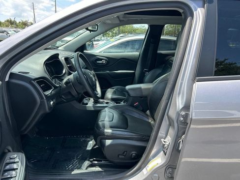 Used 2022 Jeep Cherokee Trailhawk w/ Sun, Sound & Nav Group AWD/4WD image 15