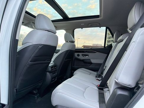 New 2025 Honda Pilot Touring image 18