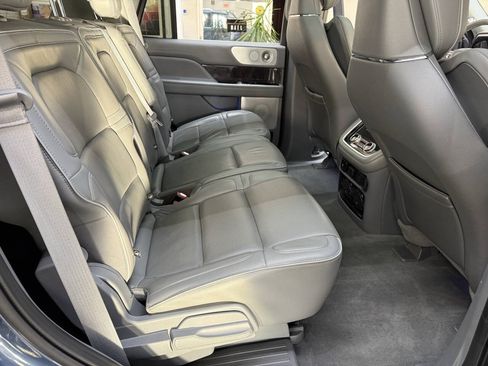 Used 2019 Lincoln Navigator Reserve AWD/4WD image 17