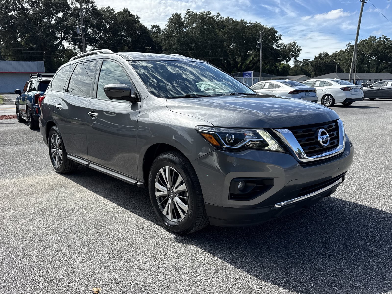 Used 2019 Nissan Pathfinder SL FWD image 7