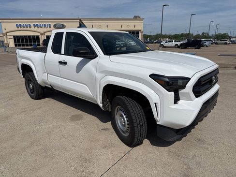 Used 2024 Toyota Tacoma SR image 13