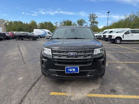 Used 2018 Ford Explorer XLT w/ XLT Appearance Package AWD/4WD image 2