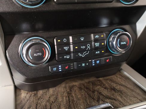 Used 2019 Ford F350 Lariat w/ Chrome Package image 8