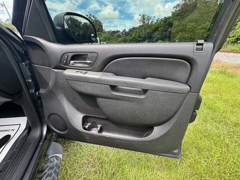 Used 2010 Chevrolet Avalanche LT w/ Suspension Package, Off-Road image 20