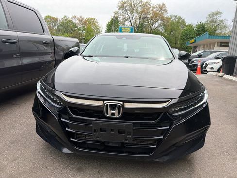 Used 2019 Honda Accord Touring image 2