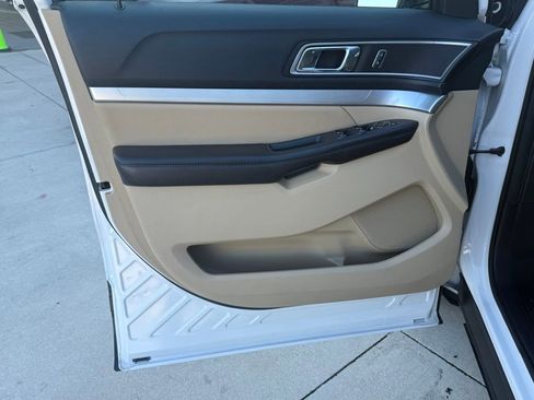 Used 2016 Ford Explorer XLT w/ Equipment Group 202A image 31
