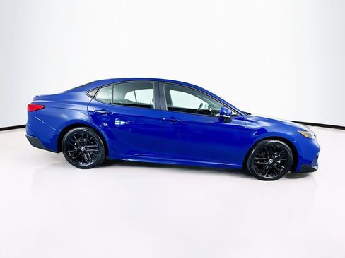 Used 2025 Toyota Camry SE FWD image 11