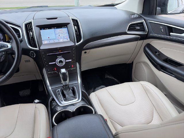 Used 2017 Ford Edge Titanium w/ Equipment Group 301A AWD/4WD image 34