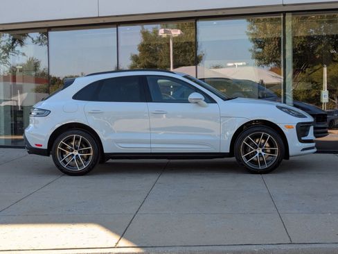 New 2026 Porsche Macan image 8