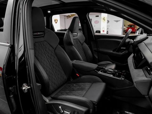 Used 2025 Audi SQ6 e-tron Premium w/ Convenience Package image 33