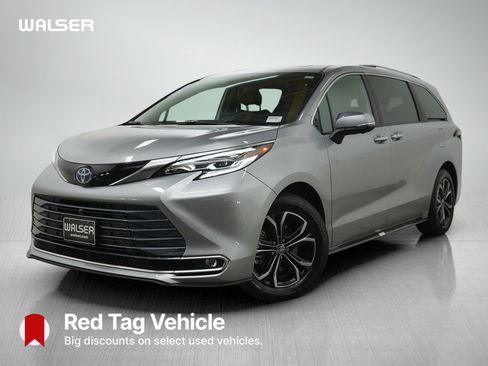 Used 2025 Toyota Sienna Platinum AWD/4WD image 1