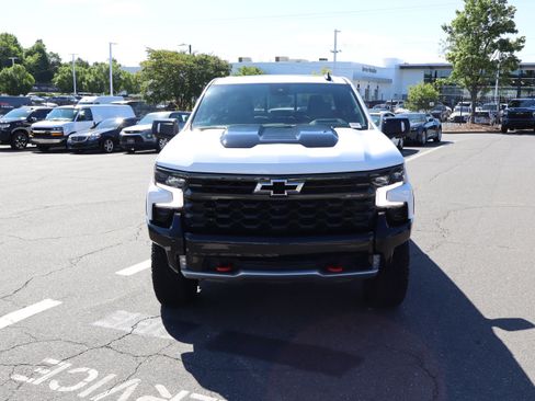 Used 2022 Chevrolet Silverado 1500 ZR2 w/ Technology Package AWD/4WD image 3