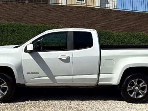 Used 2016 Chevrolet Colorado Z71 AWD/4WD image 2