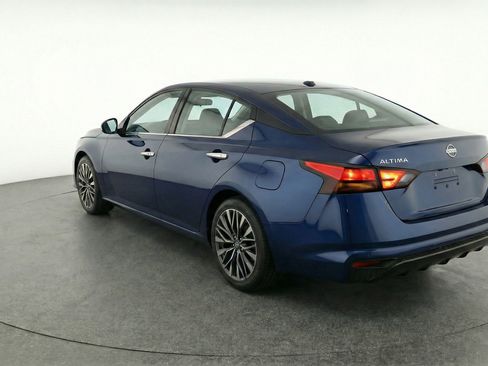 Used 2025 Nissan Altima 2.5 SV image 6