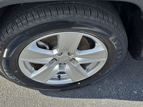 Used 2022 Jeep Compass Latitude image 7