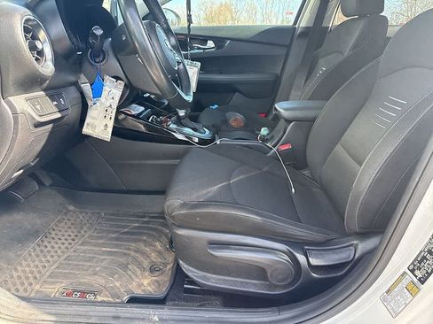 Used 2019 Kia Forte S image 9
