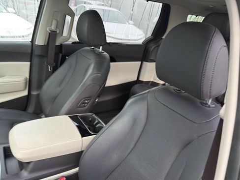 Used 2024 Kia Carnival SX Prestige FWD image 28