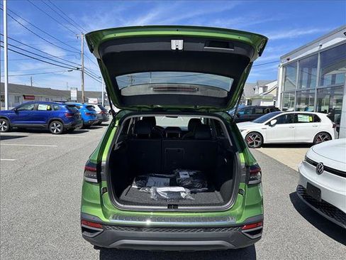 New 2026 Volkswagen Taos SE AWD/4WD image 8
