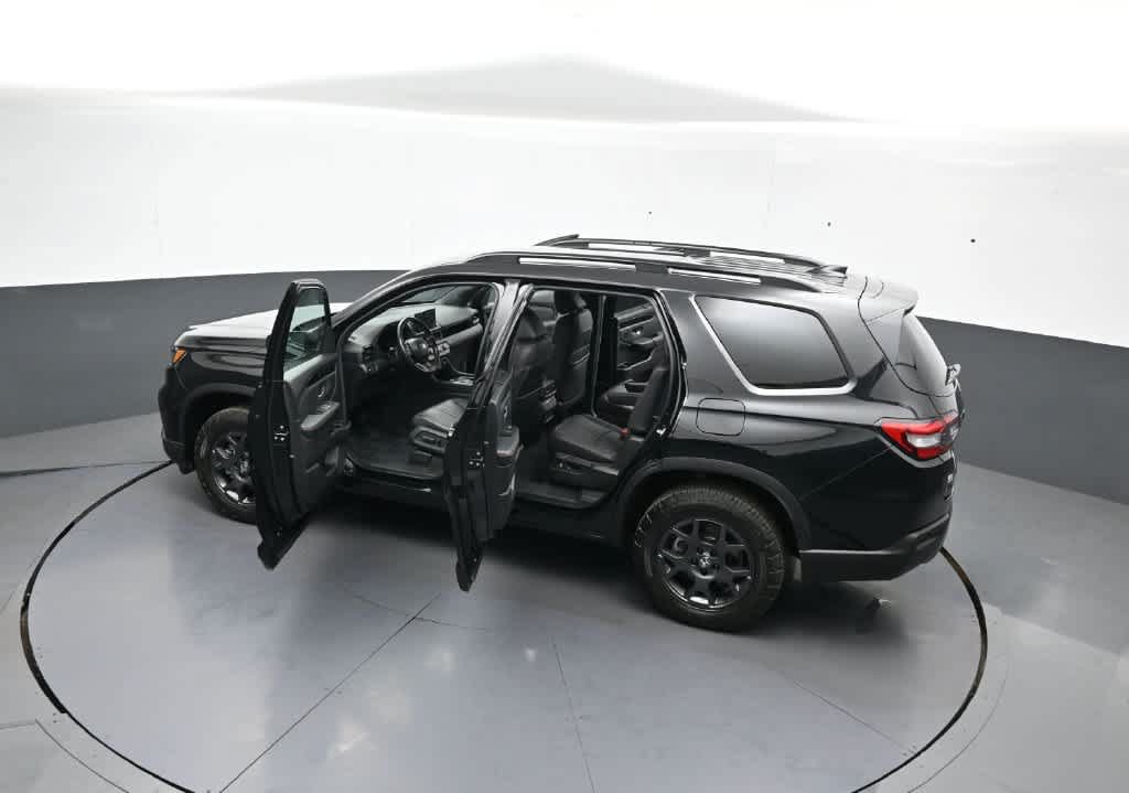 Certified 2024 Honda Pilot TrailSport image 45