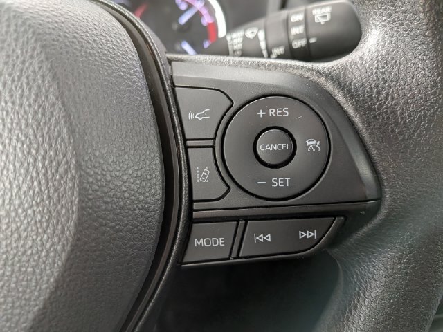 Used 2025 Toyota RAV4 XLE FWD image 7