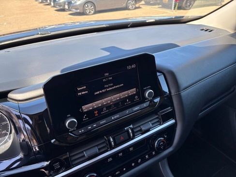 Used 2025 Nissan Pathfinder SV FWD image 20