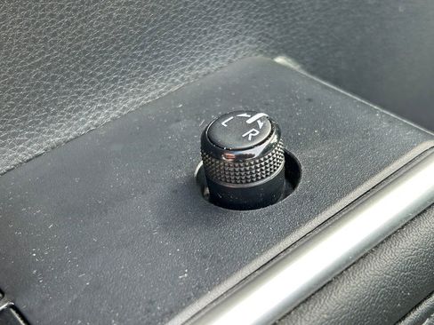 Used 2023 Toyota Highlander LE image 26