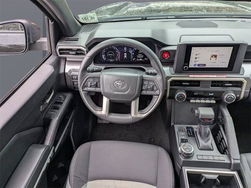 Used 2025 Toyota Tacoma TRD Off-Road image 16