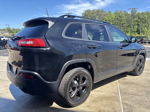 Used 2017 Jeep Cherokee High Altitude w/ Luxury Group FWD image 4