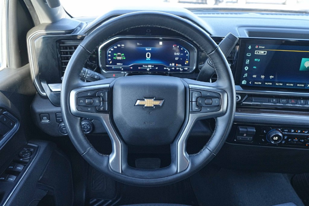 Used 2025 Chevrolet Silverado 2500 LT w/ Convenience Package AWD/4WD image 32