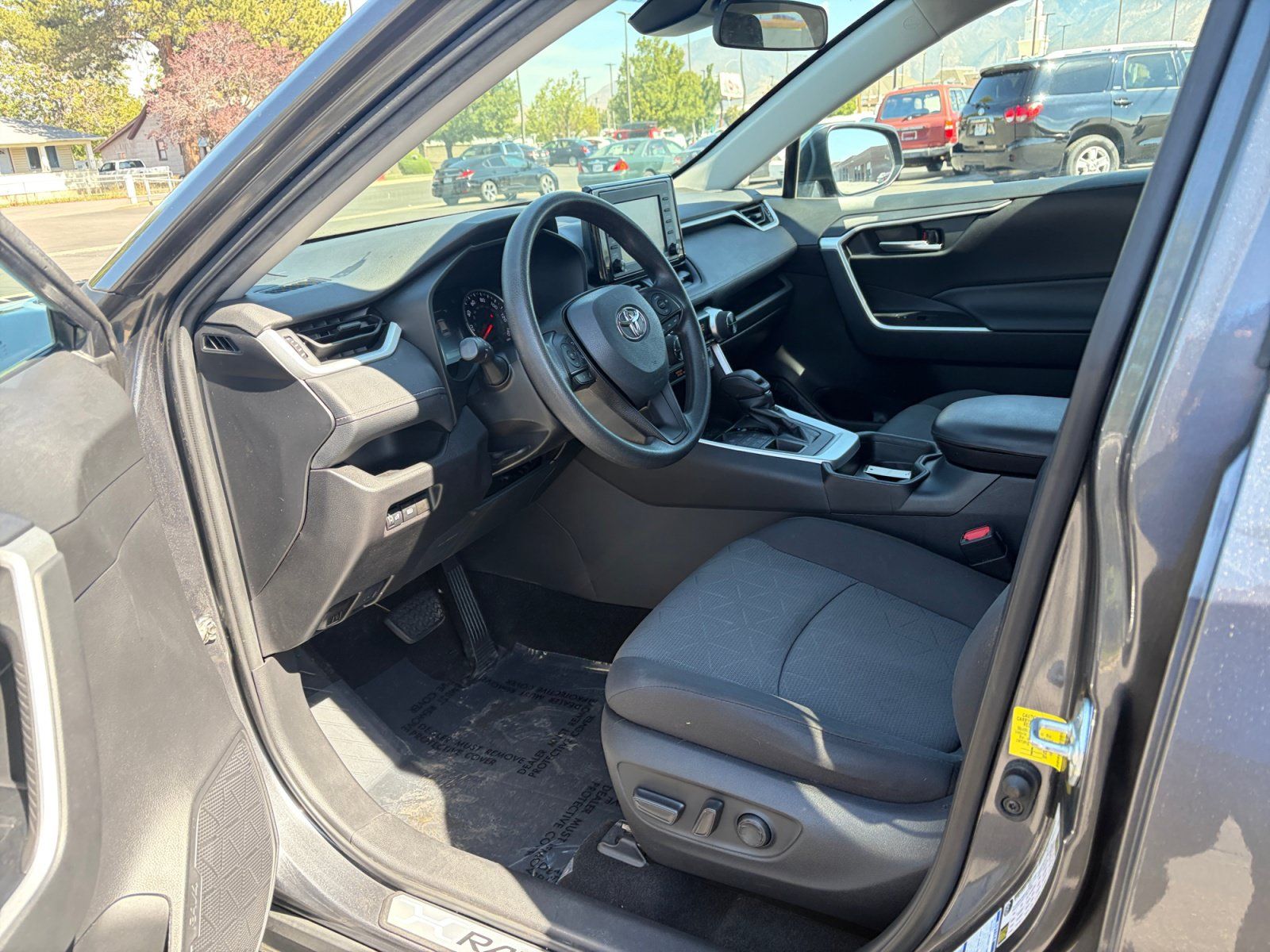 Used 2021 Toyota RAV4 XLE AWD/4WD image 10