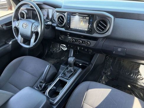 Used 2018 Toyota Tacoma TRD Sport w/ Technology Package image 13