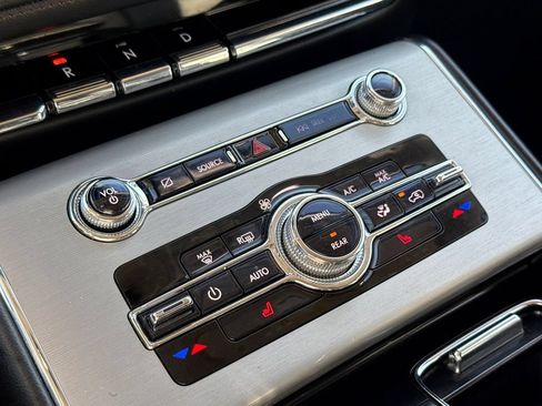 Used 2023 Lincoln Aviator AWD w/ Premium Package image 27