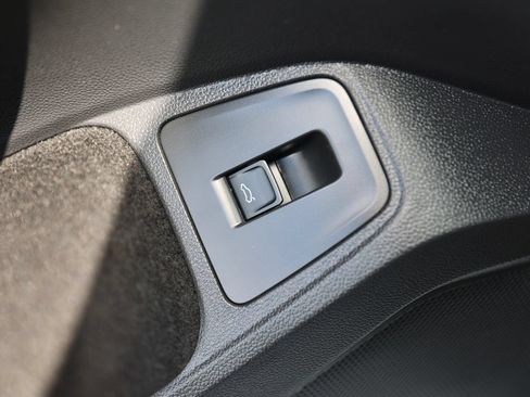 Used 2022 Volkswagen Tiguan SE R-Line AWD/4WD image 35