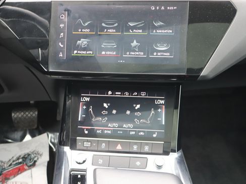 Used 2021 Audi e-tron Premium w/ Towing Package AWD/4WD image 13