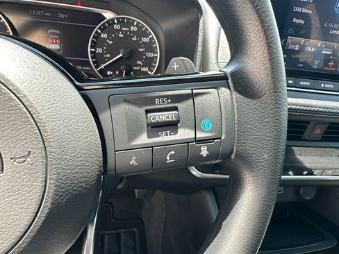 Used 2023 Nissan Rogue SV image 27