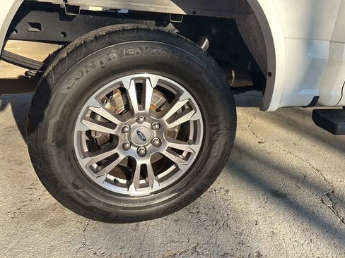 Used 2020 Ford F150 Lariat w/ Trailer Tow Package image 36