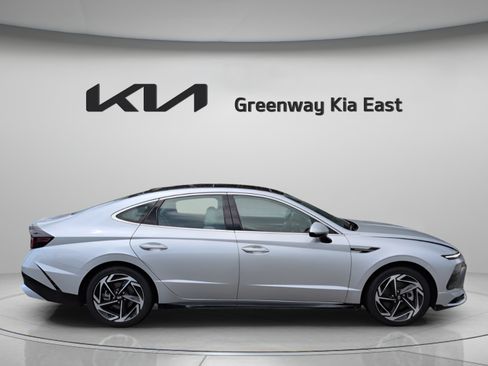 Used 2025 Hyundai Sonata SEL FWD image 5