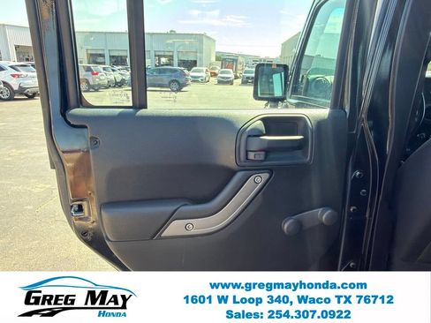 Used 2018 Jeep Wrangler Unlimited Sport w/ Connectivity Group AWD/4WD image 17