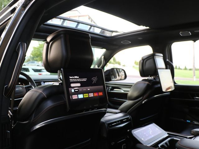 Used 2023 Jeep Grand Wagoneer Series III w/ Rear Seat Video Group 1 AWD/4WD image 16