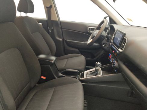 Used 2024 Hyundai Venue SE image 21