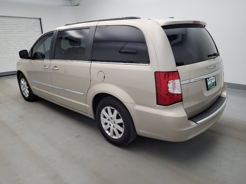 Used 2016 Chrysler Town & Country Touring w/ Driver Convenience Group FWD image 3