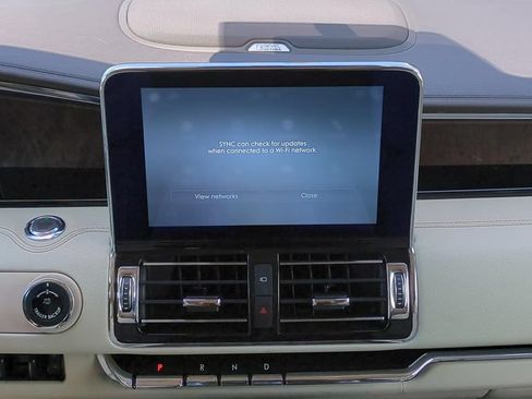 Used 2018 Lincoln Navigator Reserve w/ Technology Package AWD/4WD image 15