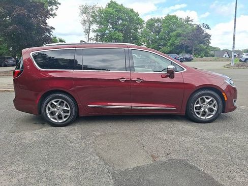 Used 2017 Chrysler Pacifica Limited image 12