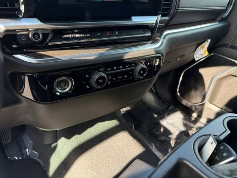 Used 2022 Chevrolet Silverado 1500 LT image 13