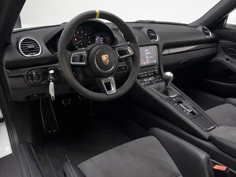Used 2020 Porsche 718 Boxster Spyder RWD image 12