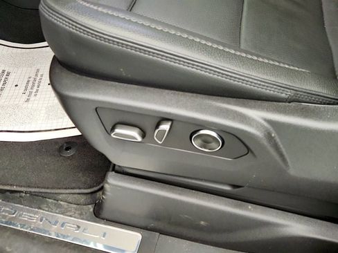 Used 2025 GMC Sierra 1500 Denali image 11