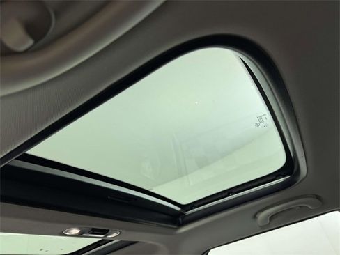 Used 2019 MINI Cooper Clubman S w/ Premium Package image 35