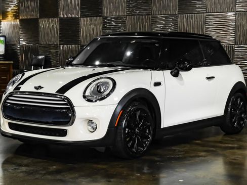 Used 2015 MINI Cooper 2-Door Hardtop image 5