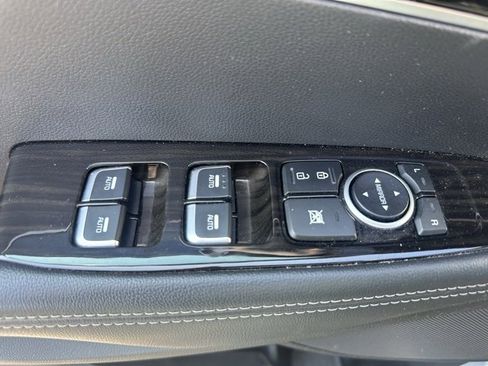 Used 2020 Kia Sorento LX image 12