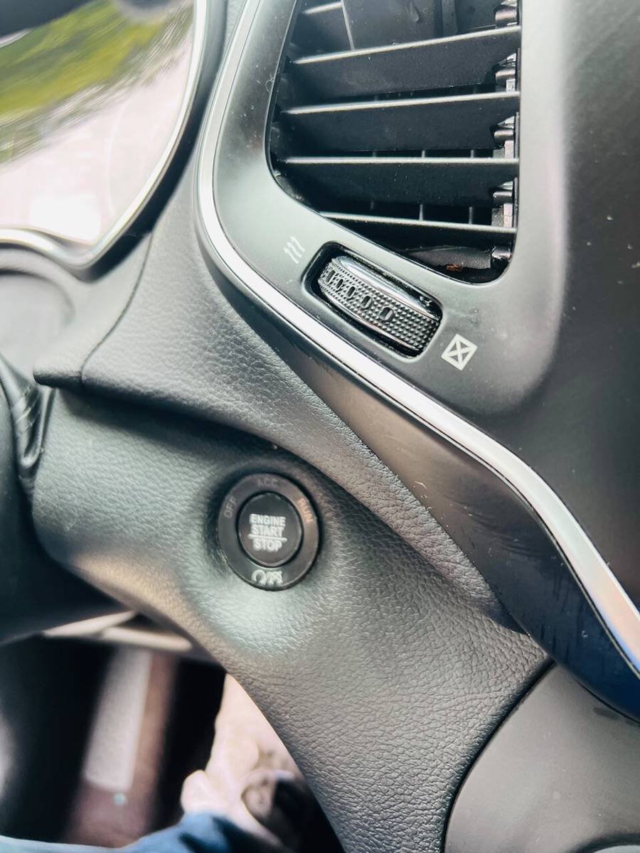 Used 2019 Jeep Cherokee Latitude Plus w/ Cold Weather Group AWD/4WD image 22